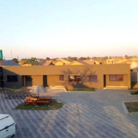 Legends Executive Lodge Choma Bagian luar foto