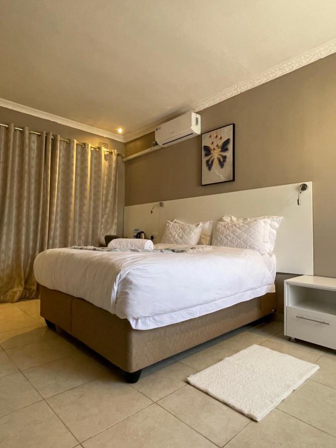 Legends Executive Lodge Choma Bagian luar foto